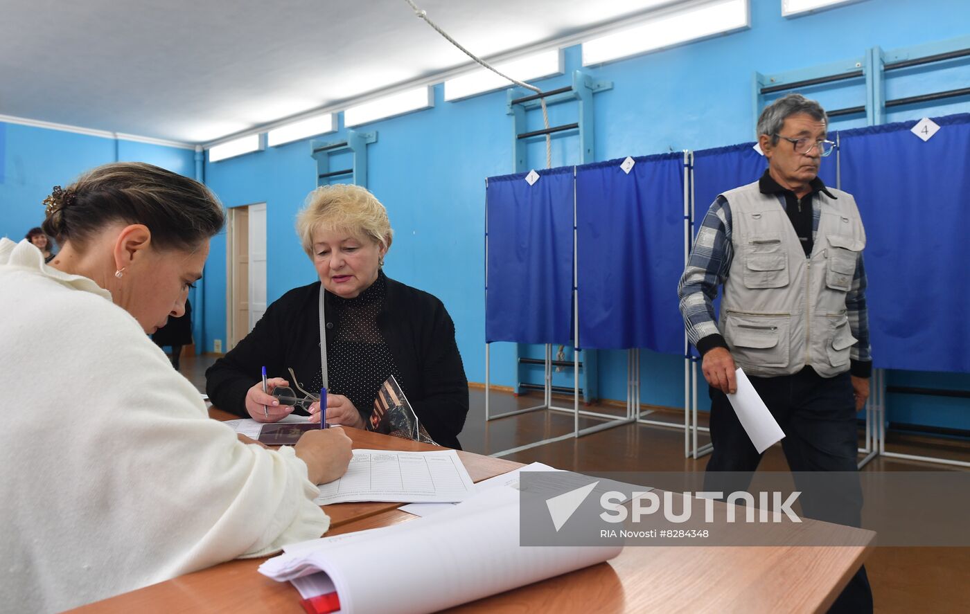 DPR LPR Russia Joining Rerefendum