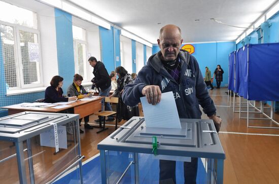 DPR LPR Russia Joining Rerefendum