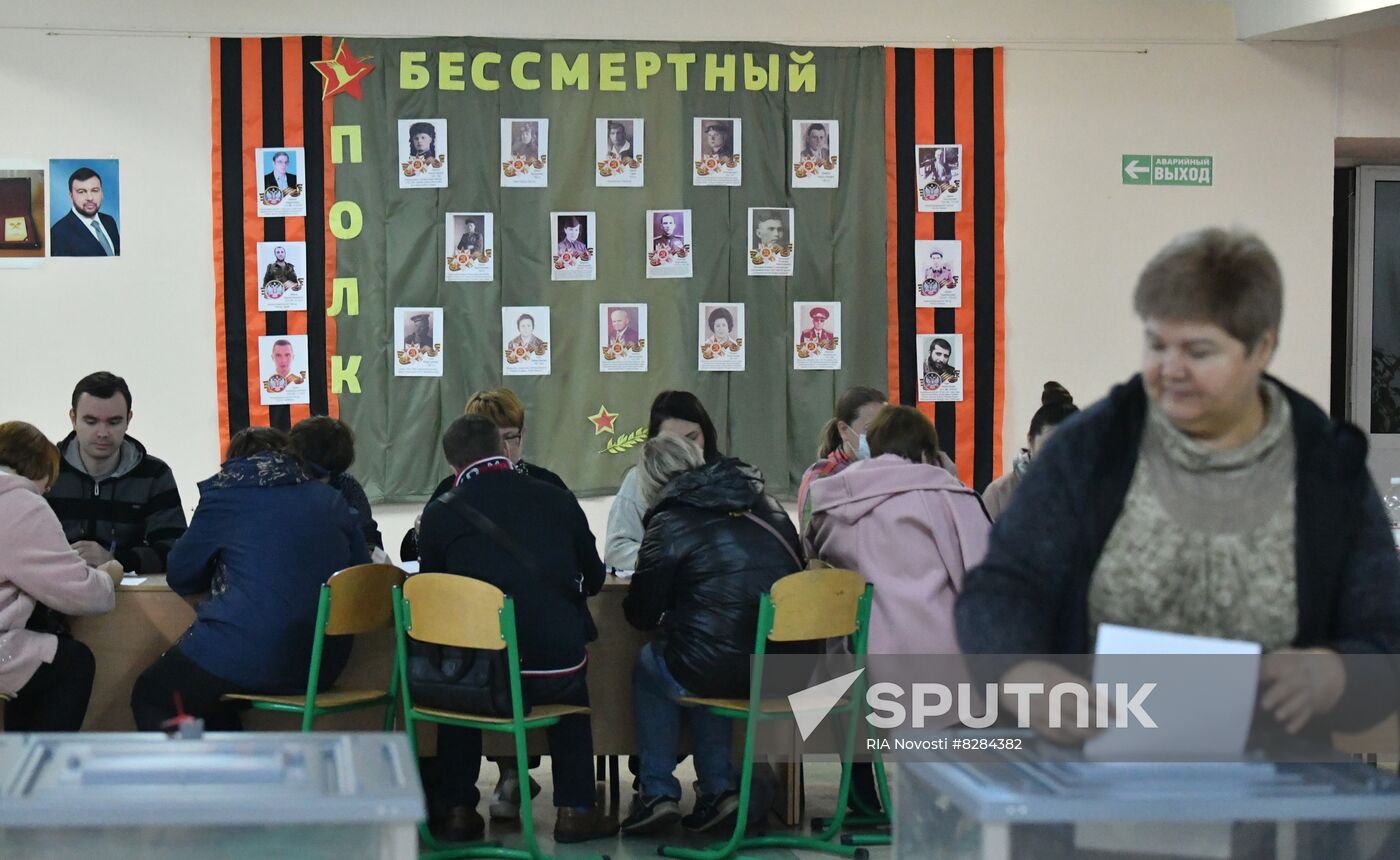 DPR LPR Russia Joining Rerefendum