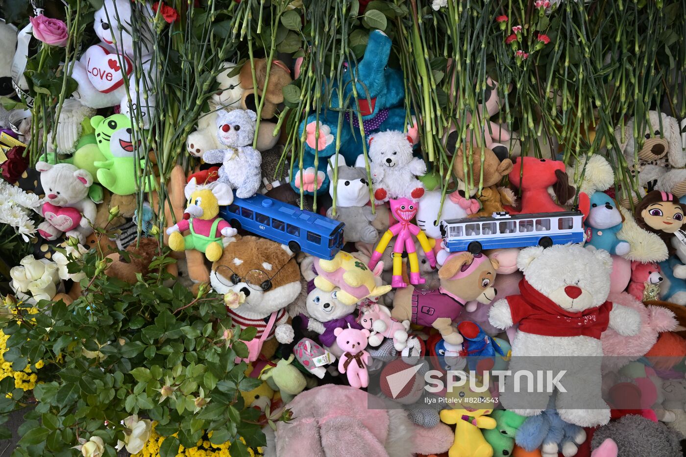 Russia School Shooting Flowers