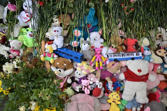 Russia School Shooting Flowers