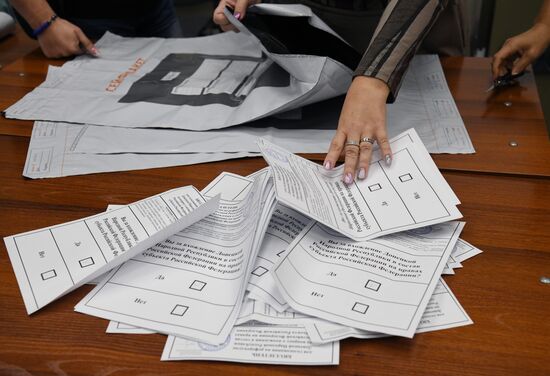 Russia Joining Referendum Vote Counting