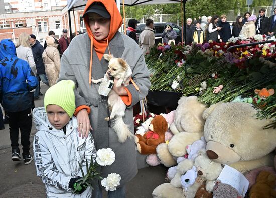 Russia School Shooting Flowers