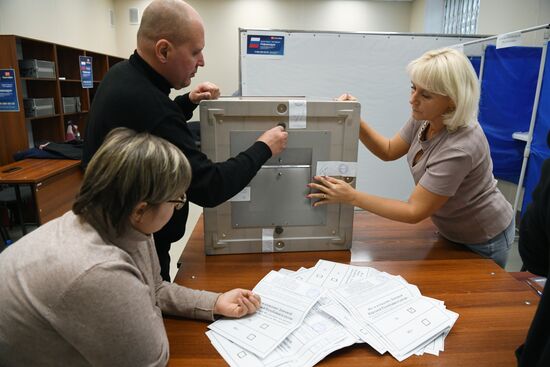 Russia Joining Referendum Vote Counting