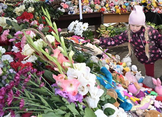 Russia School Shooting Flowers