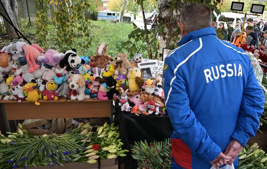 Russia School Shooting Flowers