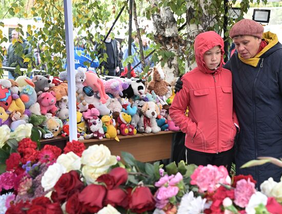 Russia School Shooting Flowers
