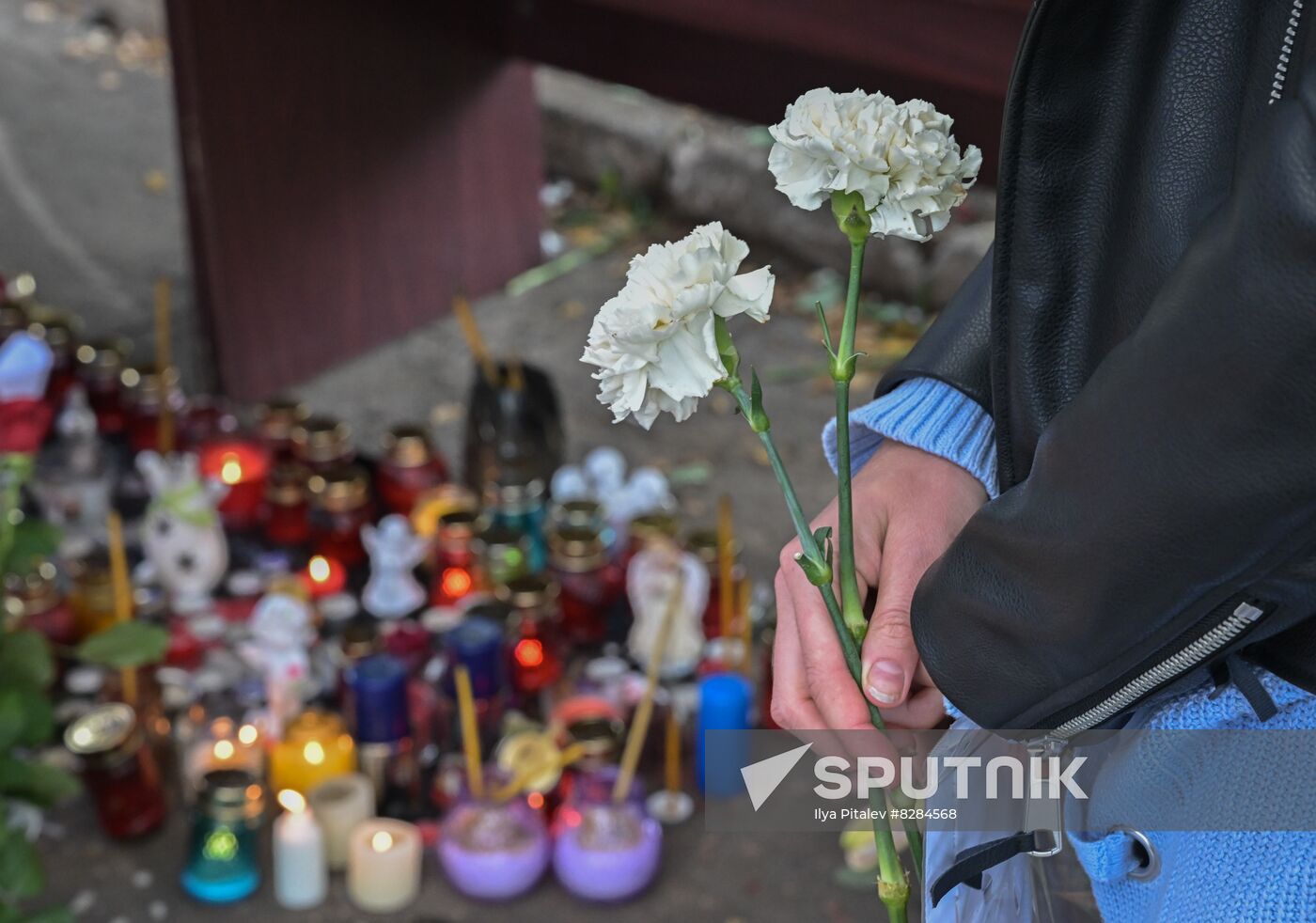 Russia School Shooting Flowers