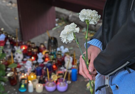 Russia School Shooting Flowers