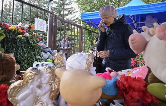 Russia School Shooting Flowers