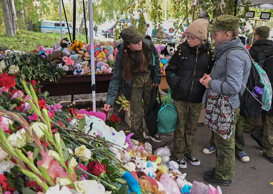 Russia School Shooting Flowers