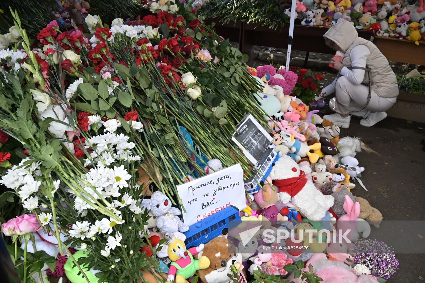 Russia School Shooting Flowers