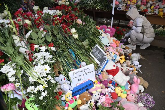 Russia School Shooting Flowers