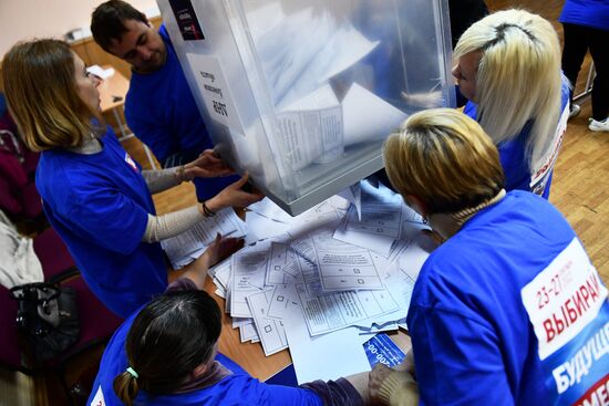 Russia Joining Referendum Vote Counting