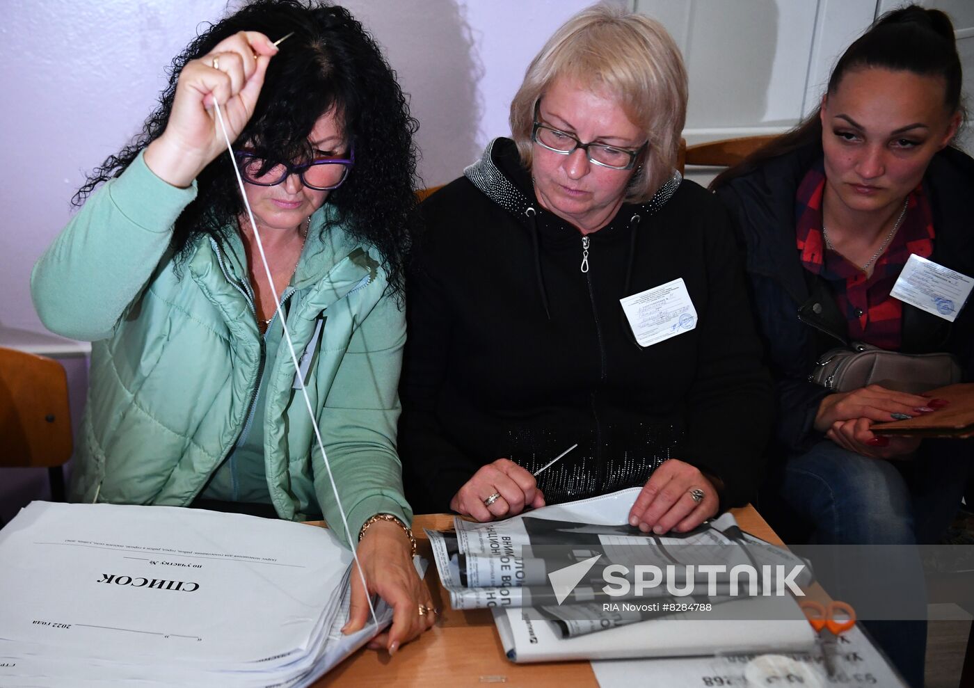 Ukraine DPR LPR Russia Joining Referendum Vote Counting