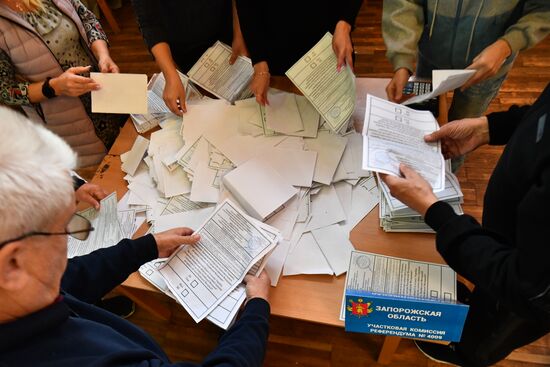 Russia Joining Referendum Vote Counting