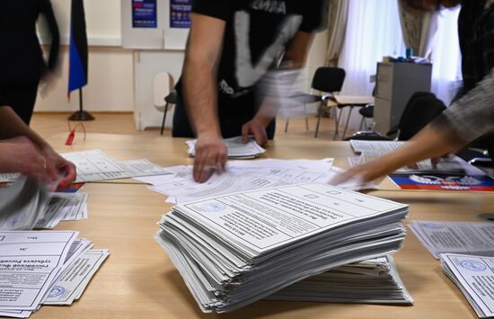 Russia Joining Referendum Vote Counting