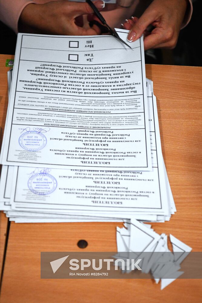 Ukraine DPR LPR Russia Joining Referendum Vote Counting