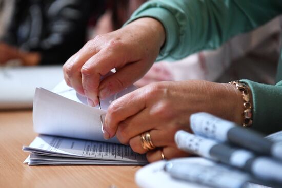 Ukraine DPR LPR Russia Joining Referendum Vote Counting