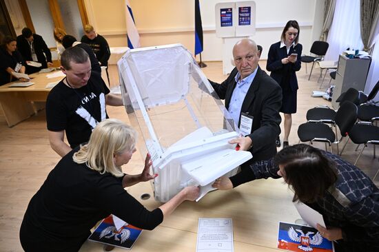 Russia Joining Referendum Vote Counting