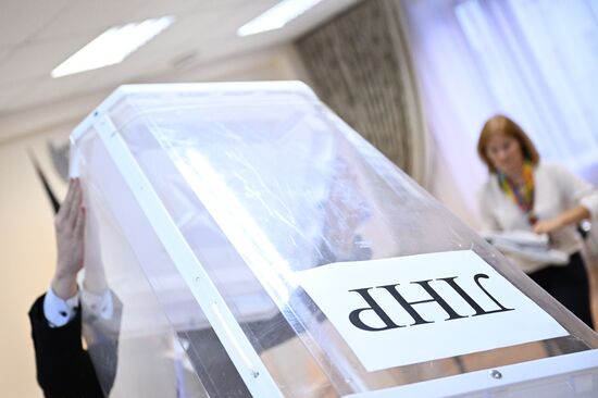 Russia Joining Referendum Vote Counting