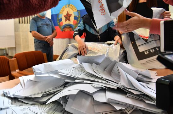 Russia Joining Referendum Vote Counting