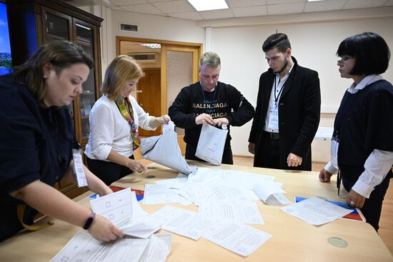 Russia Joining Referendum Vote Counting