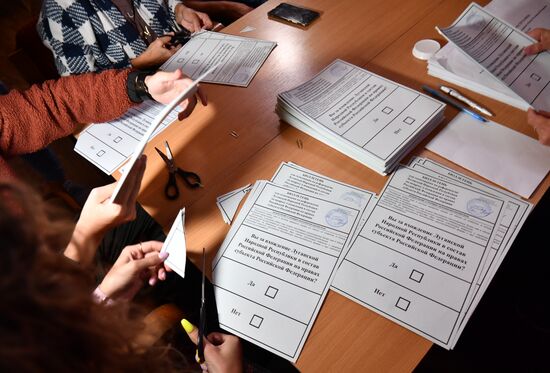 Russia Joining Referendum Vote Counting