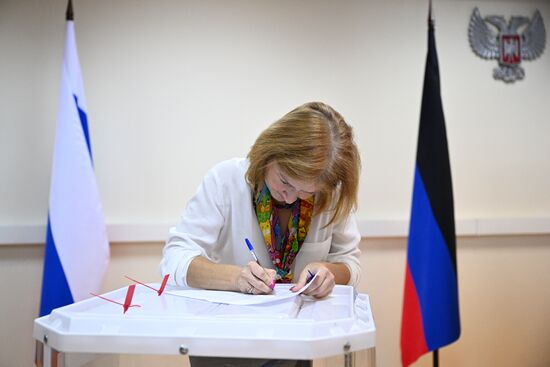 Russia Joining Referendum Vote Counting