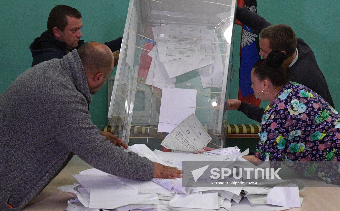 Russia Joining Referendum Vote Counting