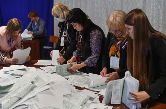 Ukraine DPR LPR Russia Joining Referendum Vote Counting