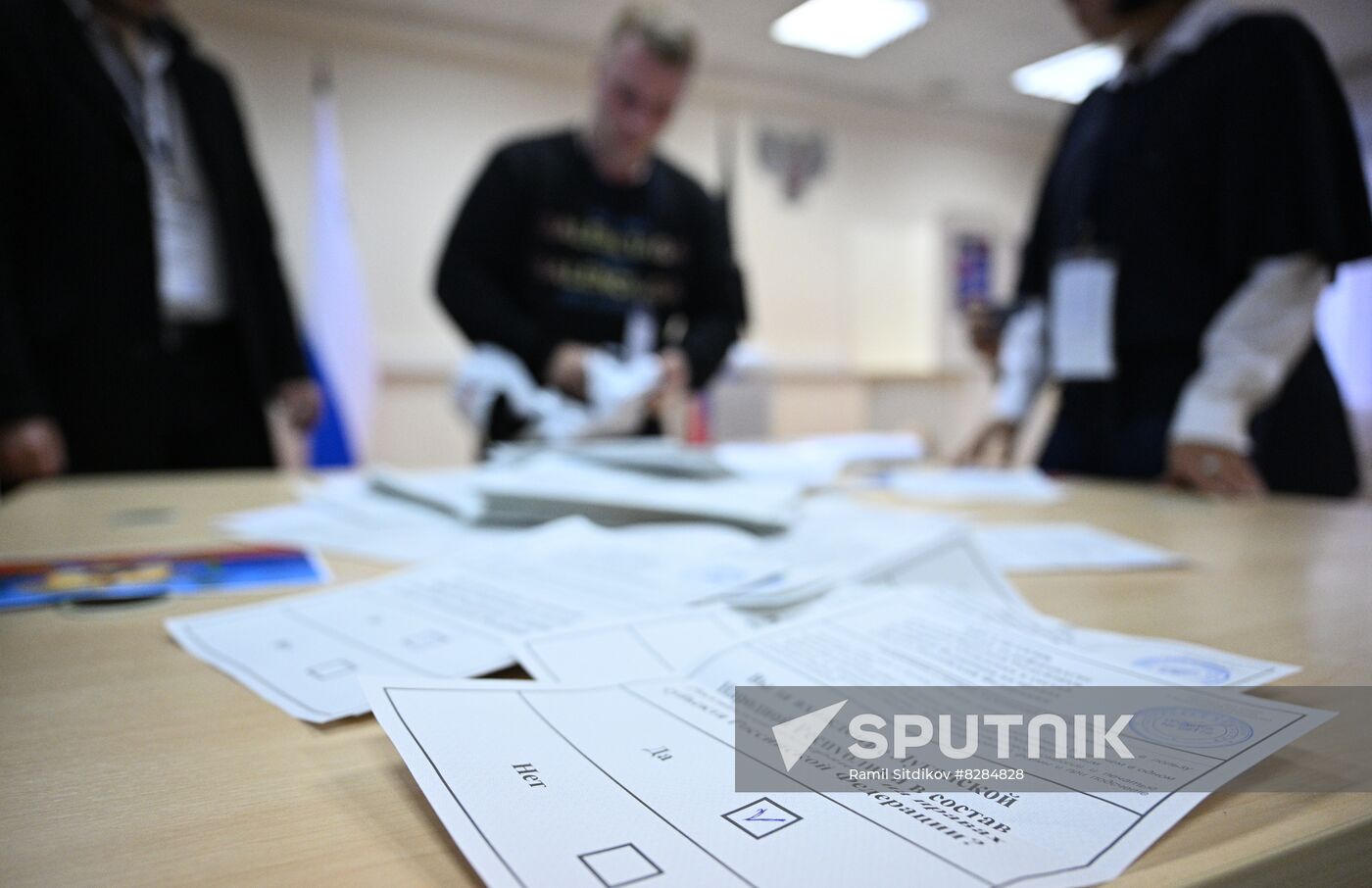Russia Joining Referendum Vote Counting