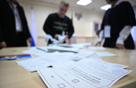 Russia Joining Referendum Vote Counting