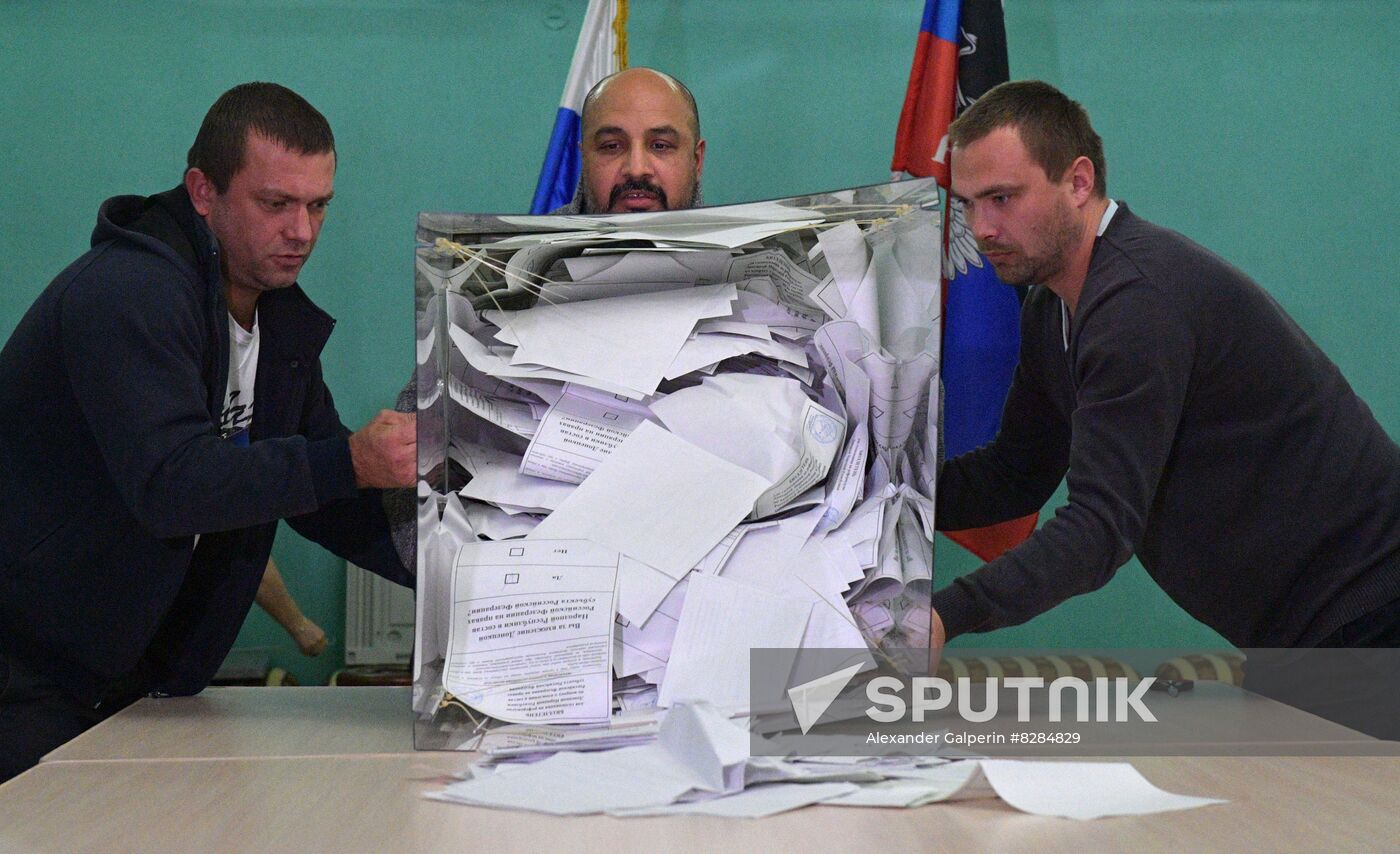 Russia Joining Referendum Vote Counting