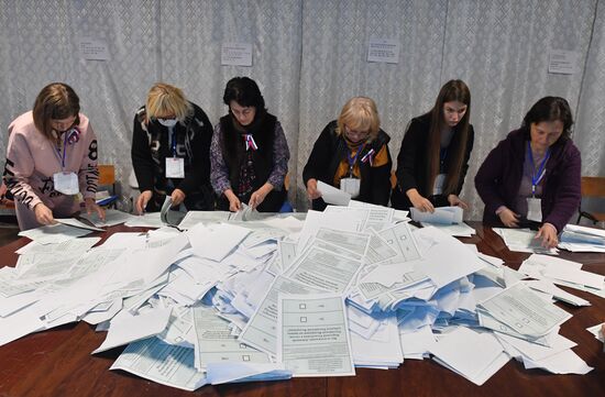 Ukraine DPR LPR Russia Joining Referendum Vote Counting