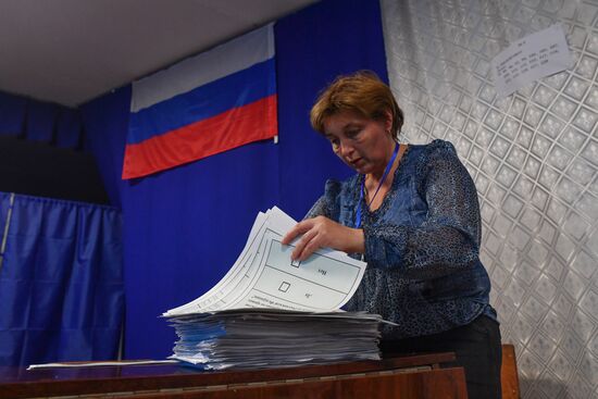 Ukraine DPR LPR Russia Joining Referendum Vote Counting