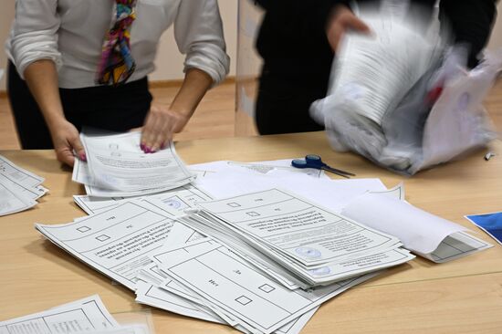 Russia Joining Referendum Vote Counting