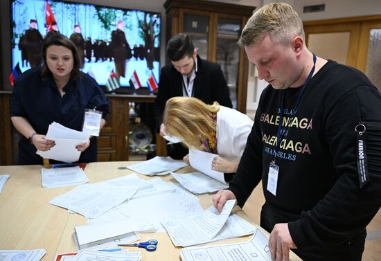 Russia Joining Referendum Vote Counting