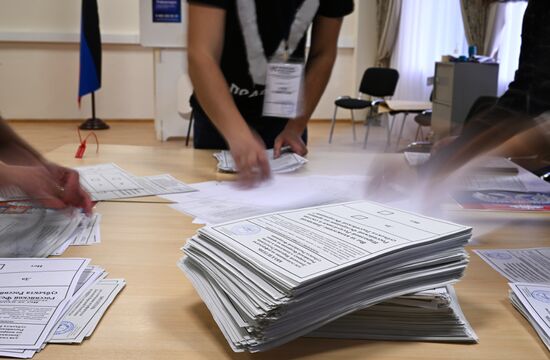 Russia Joining Referendum Vote Counting