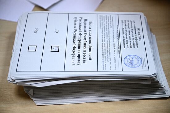 Russia Joining Referendum Vote Counting