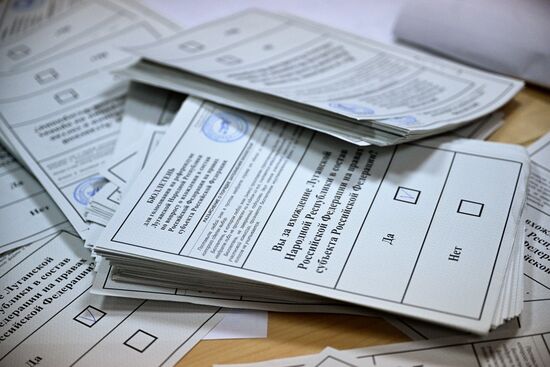 Russia Joining Referendum Vote Counting