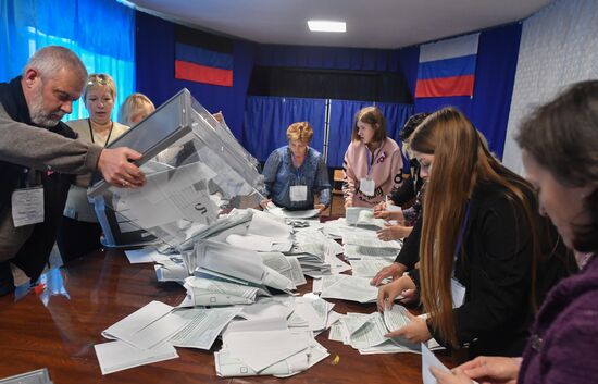 Ukraine DPR LPR Russia Joining Referendum Vote Counting