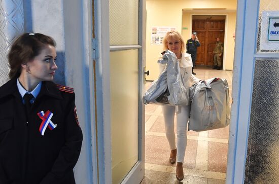 Ukraine DPR LPR Russia Joining Referendum Vote Counting