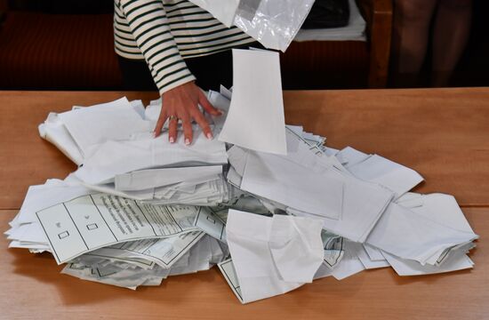 Russia Joining Referendum Vote Counting