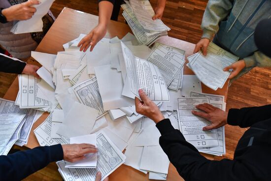 Russia Joining Referendum Vote Counting