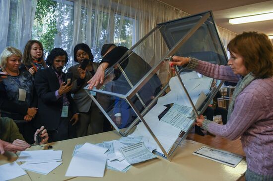 Ukraine DPR LPR Russia Joining Referendum Vote Counting