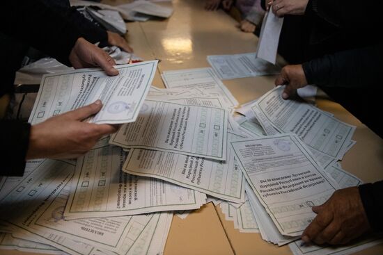 Ukraine DPR LPR Russia Joining Referendum Vote Counting