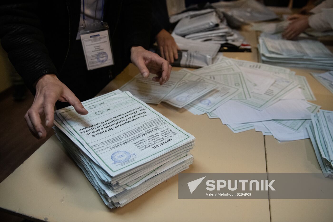 Ukraine DPR LPR Russia Joining Referendum Vote Counting