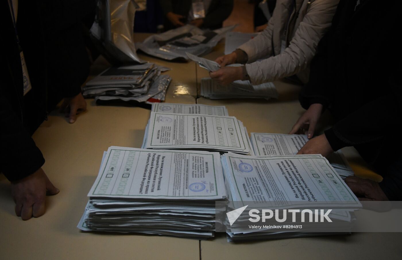 Ukraine DPR LPR Russia Joining Referendum Vote Counting