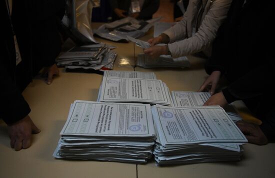Ukraine DPR LPR Russia Joining Referendum Vote Counting